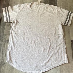 Gildan Tee Size Large